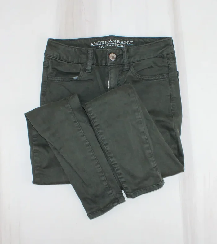 AMERICAN EAGLE OLIVE SKINNY JEANS LADIES SIZE 00 PRE-LOVED