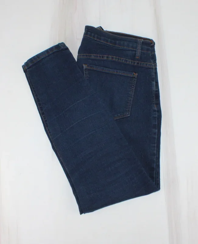 FOREVER 21 JEANS SIZE 30 PRE-LOVED