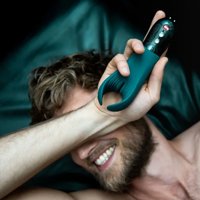 Fun Factory Manta Vibrating Penis Stroker