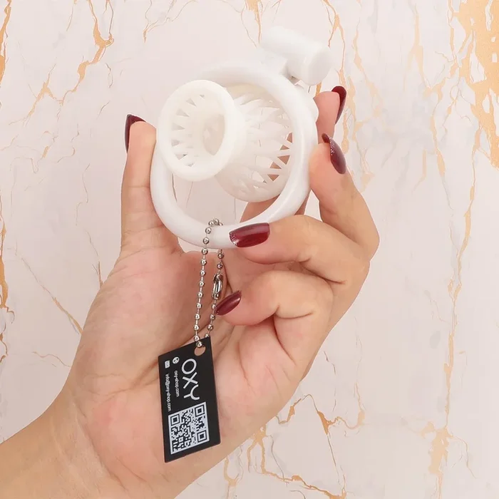 거꾸로 된 Sissy 순결 플라스틱 – 묻어라