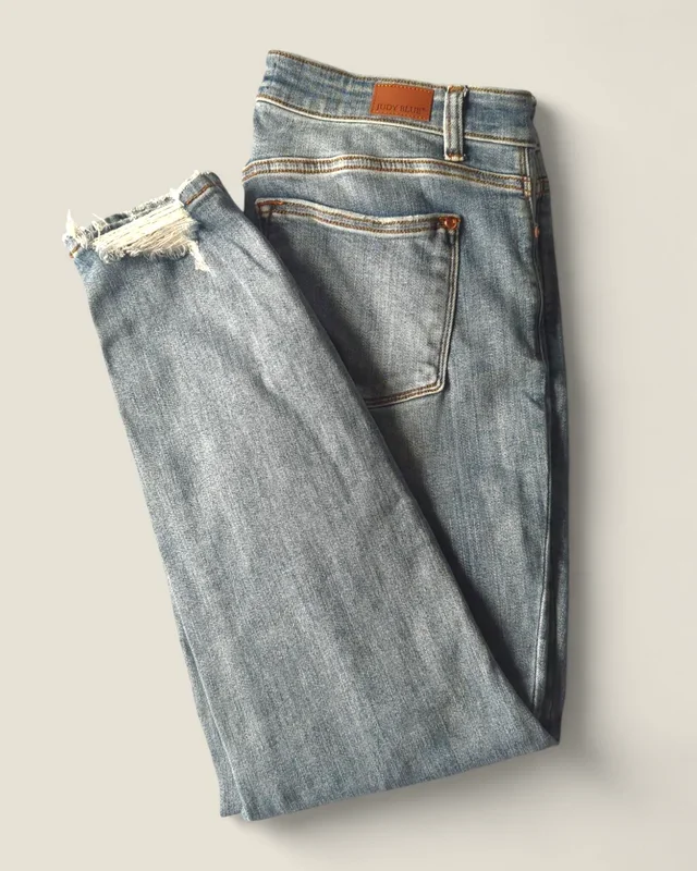 JUDY BLUE JEANS RELAXED FIT SIZE 11/30 PRE-LOVED