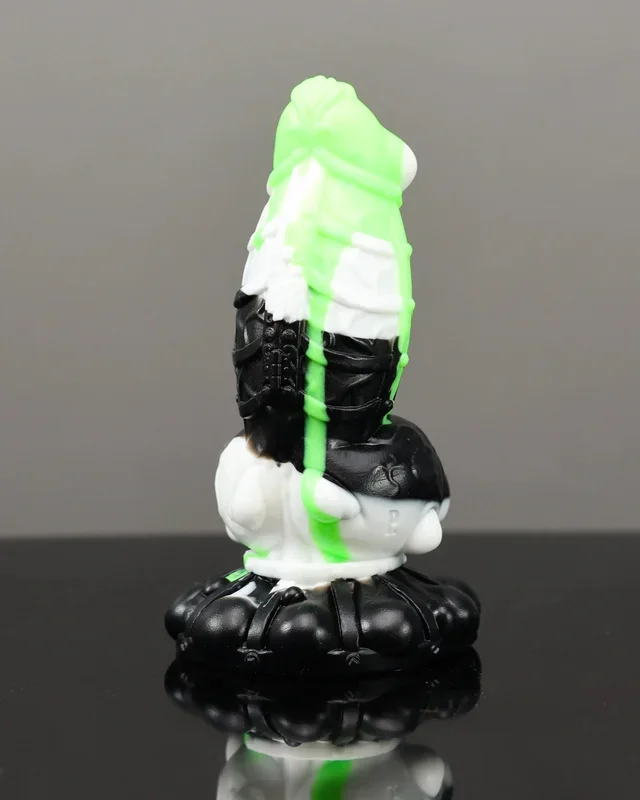 Kaige – Large, Medium