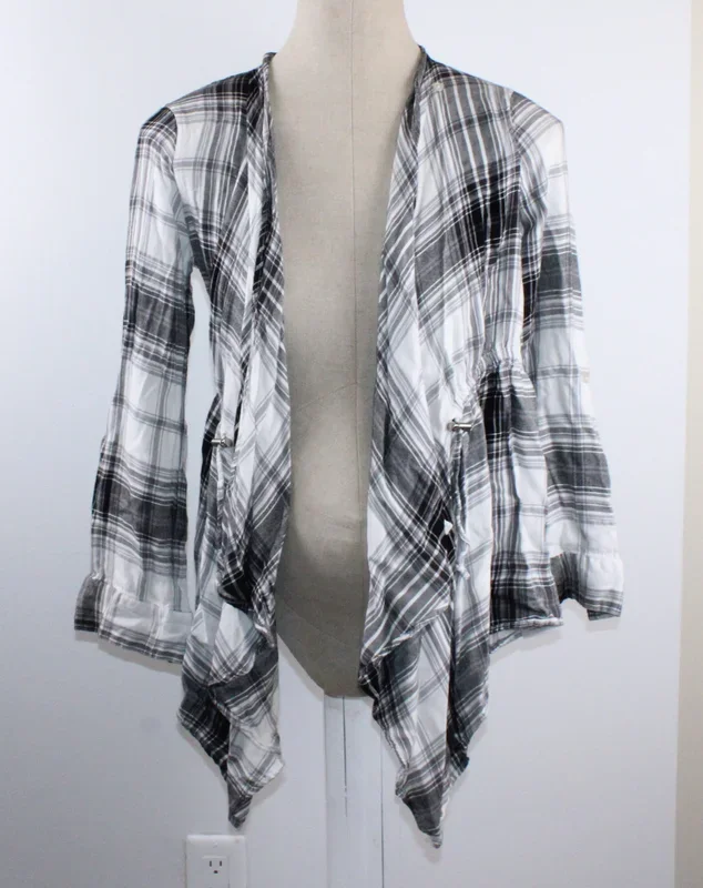 MOTHERHOOD MATERNITY PLAID TOP LADIES SMALL PRE-LOVED
