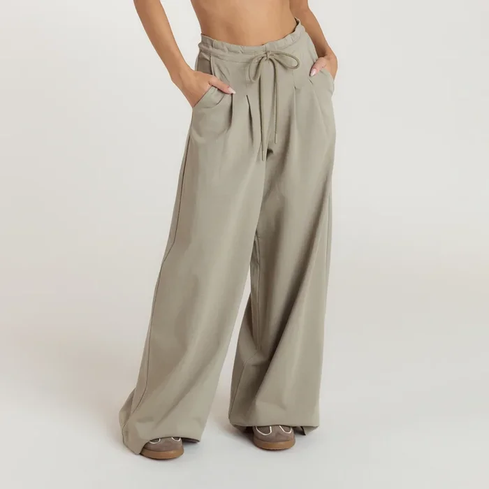 Pleated Wide-Leg Trousers – Thyme