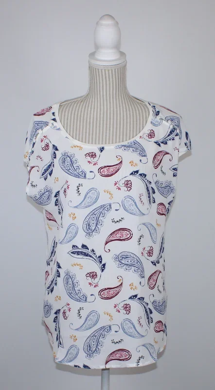 REITMANS BEIGE PAISLEY HIGH LOW TOP LADIES LARGE PRE-LOVED