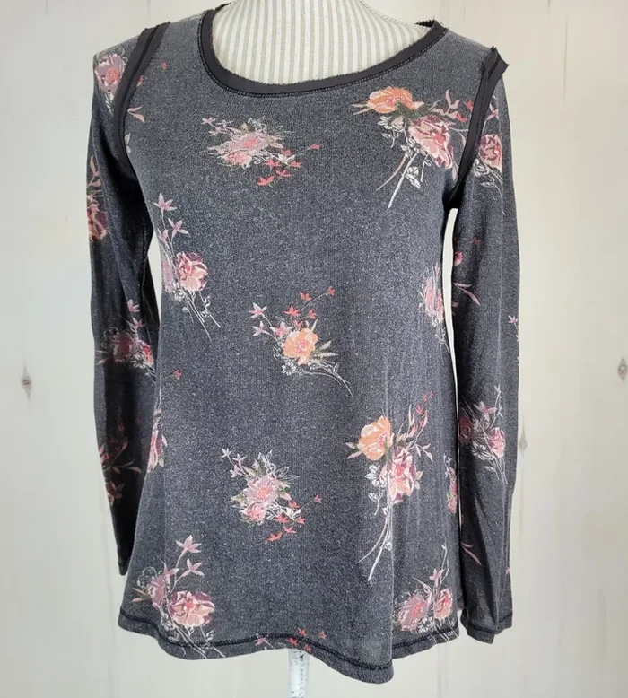 REWIND FLORAL TOP WITH OPEN BACK LACE DETAIL LADIES XS PRE-LOVED